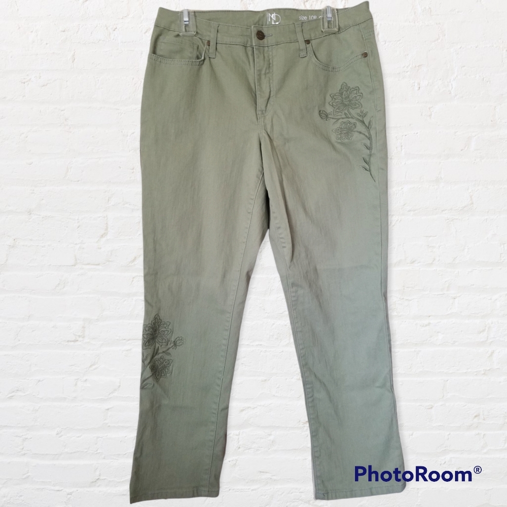 New Directions cropped jeans size 10